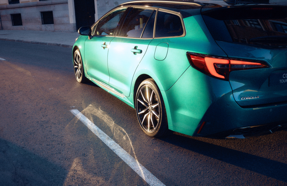 What is a hybrid car?